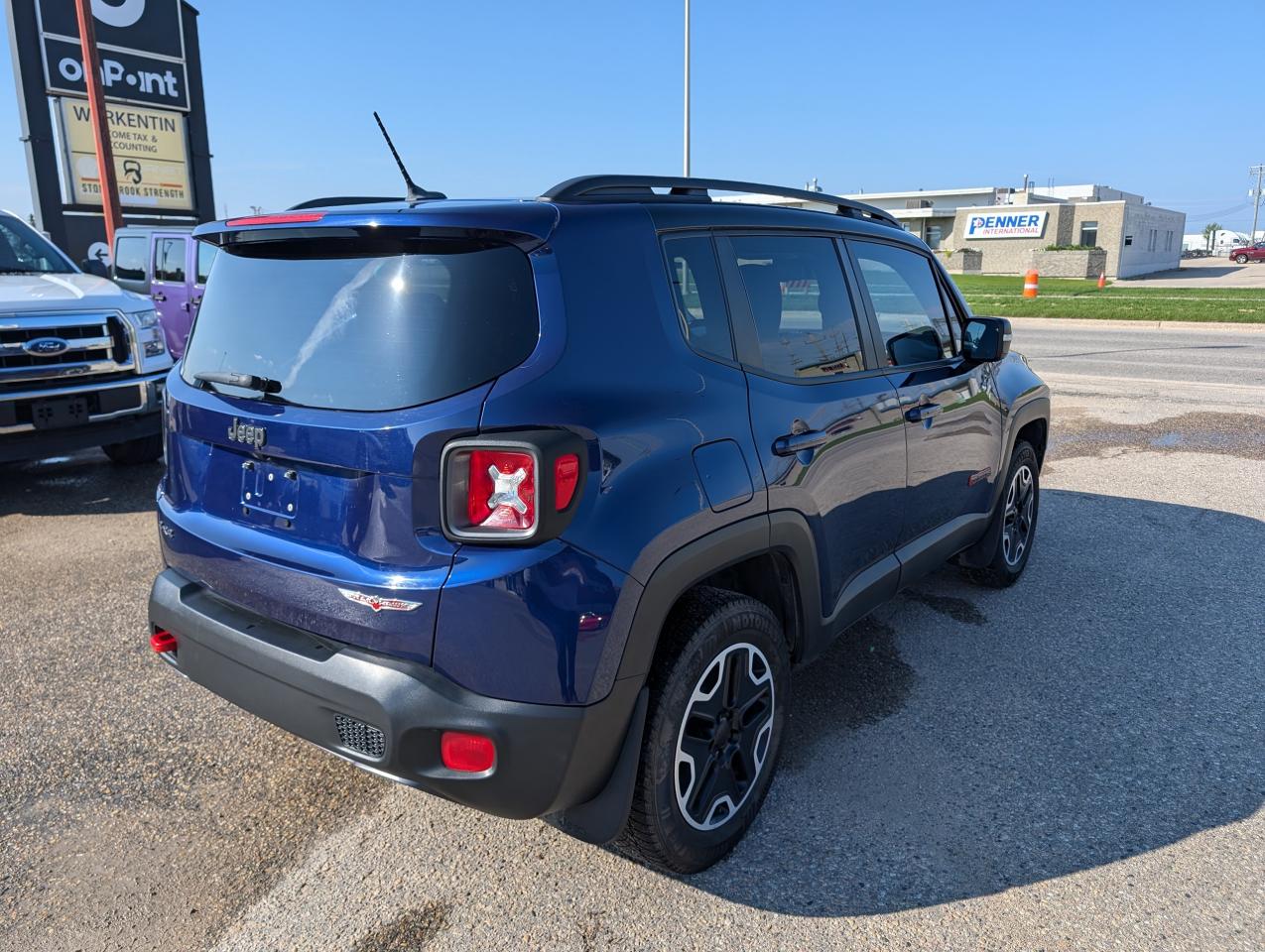 2016 Jeep Renegade Trailhawk | NO ACCIDENTS | ONE OWNER | - Photo #4