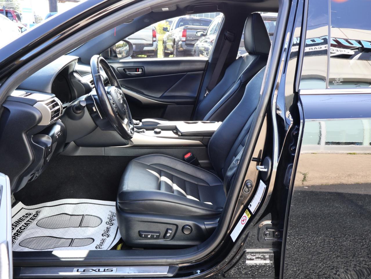 2016 Lexus IS 300 F SPORT AWD CERTIFIED CAMERA NAV BLUETOOTH LEATHER HEATED SEATS SUNROOF CRUISE ALLOYS - Photo #14