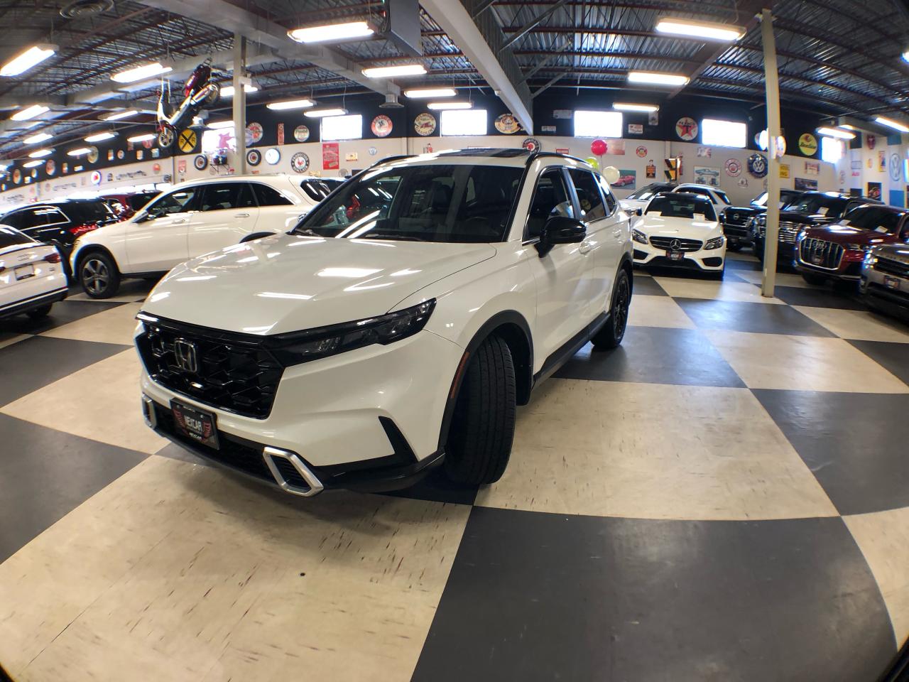 2023 Honda CR-V TOURING HYBRID AWD LEATHER SUNROOF NAV CAMERA Photo2