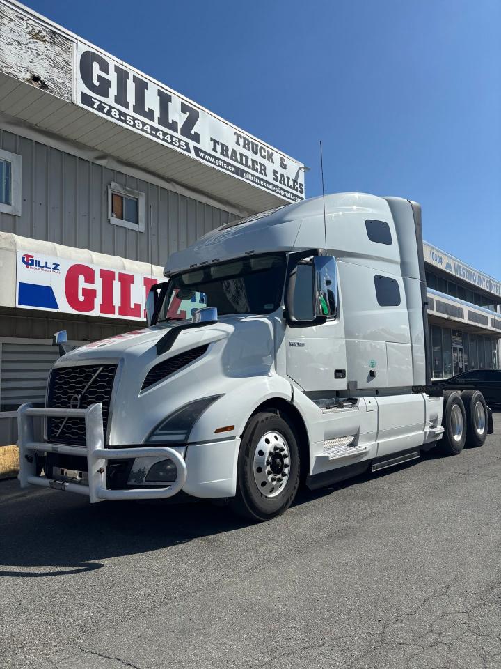 2021 Volvo VNL64T 760 - Photo #1