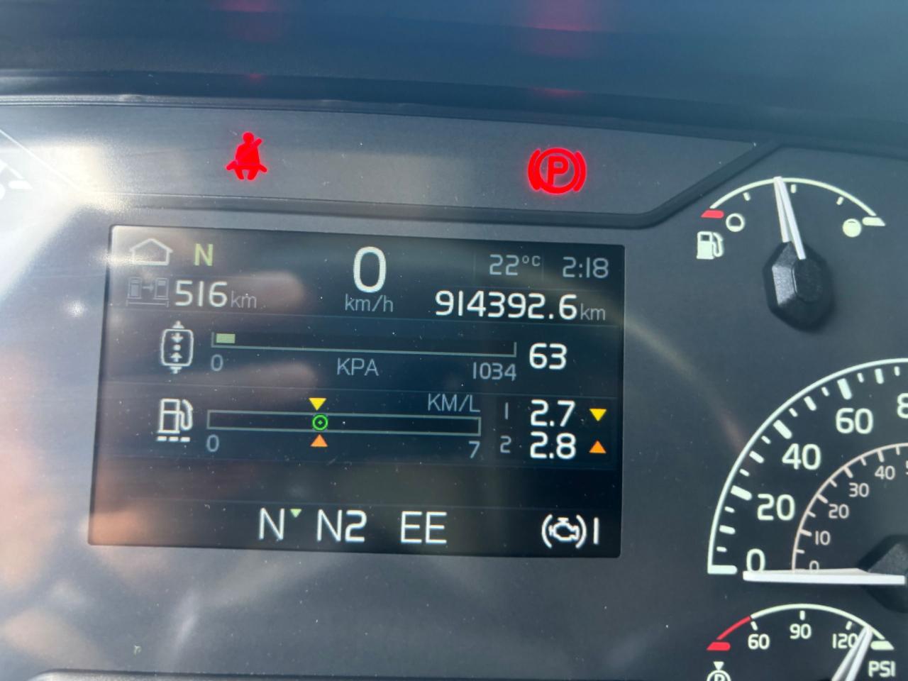 2021 Volvo VNL64T 760 - Photo #7