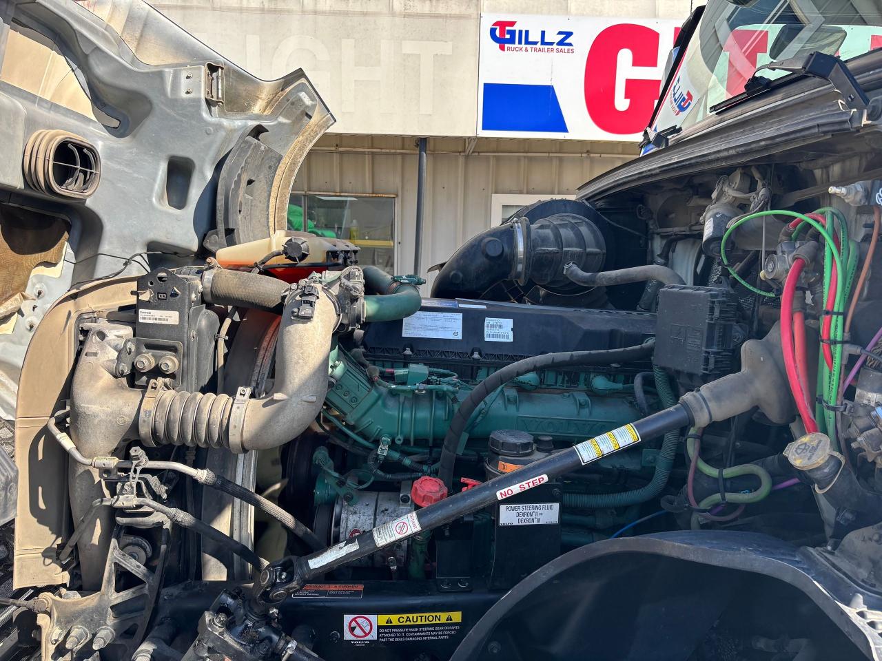 2021 Volvo VNL64T 760 - Photo #16