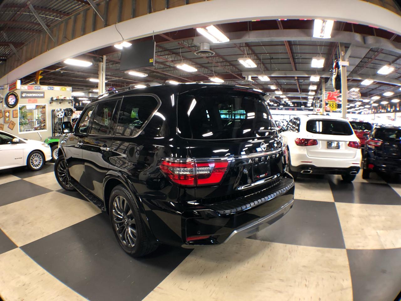 2023 Nissan Armada PLATINUM AWD 7 PASS AWD LEATHER SUNROOF NAV CAMERA Photo3