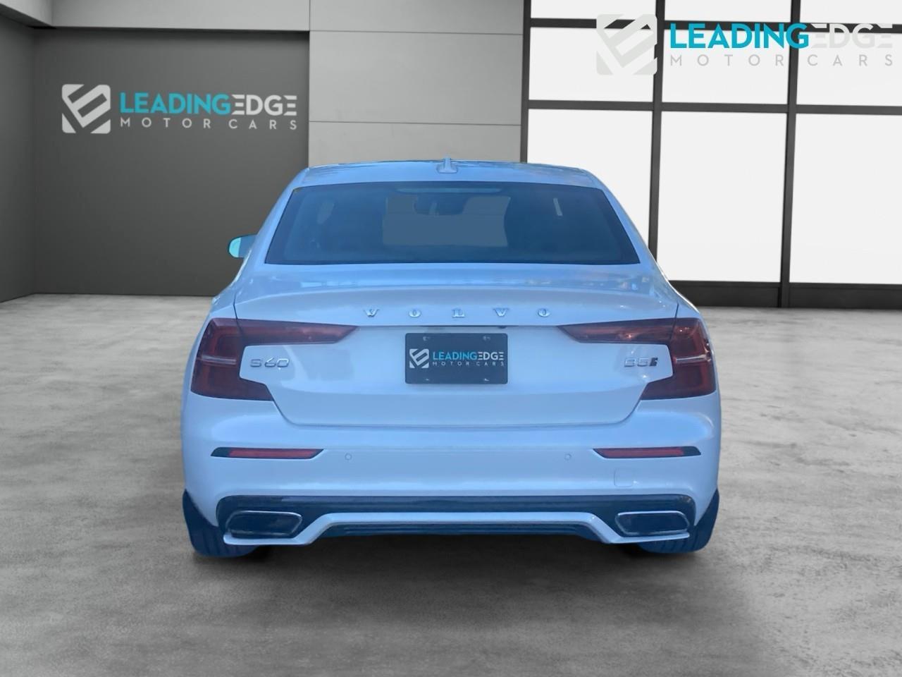 2022 Volvo S60 B5 R-Design Photo