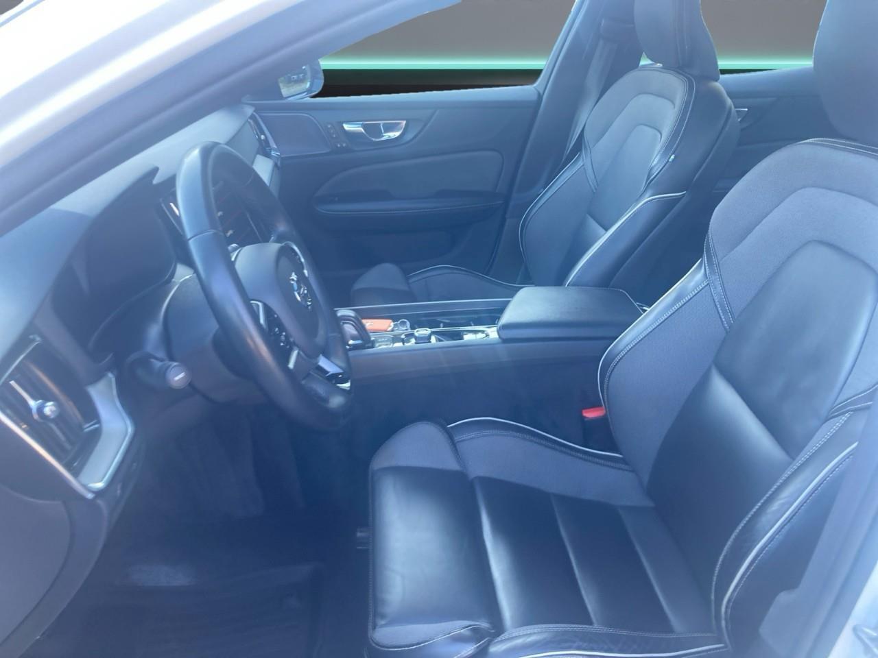 2022 Volvo S60 B5 R-Design Photo