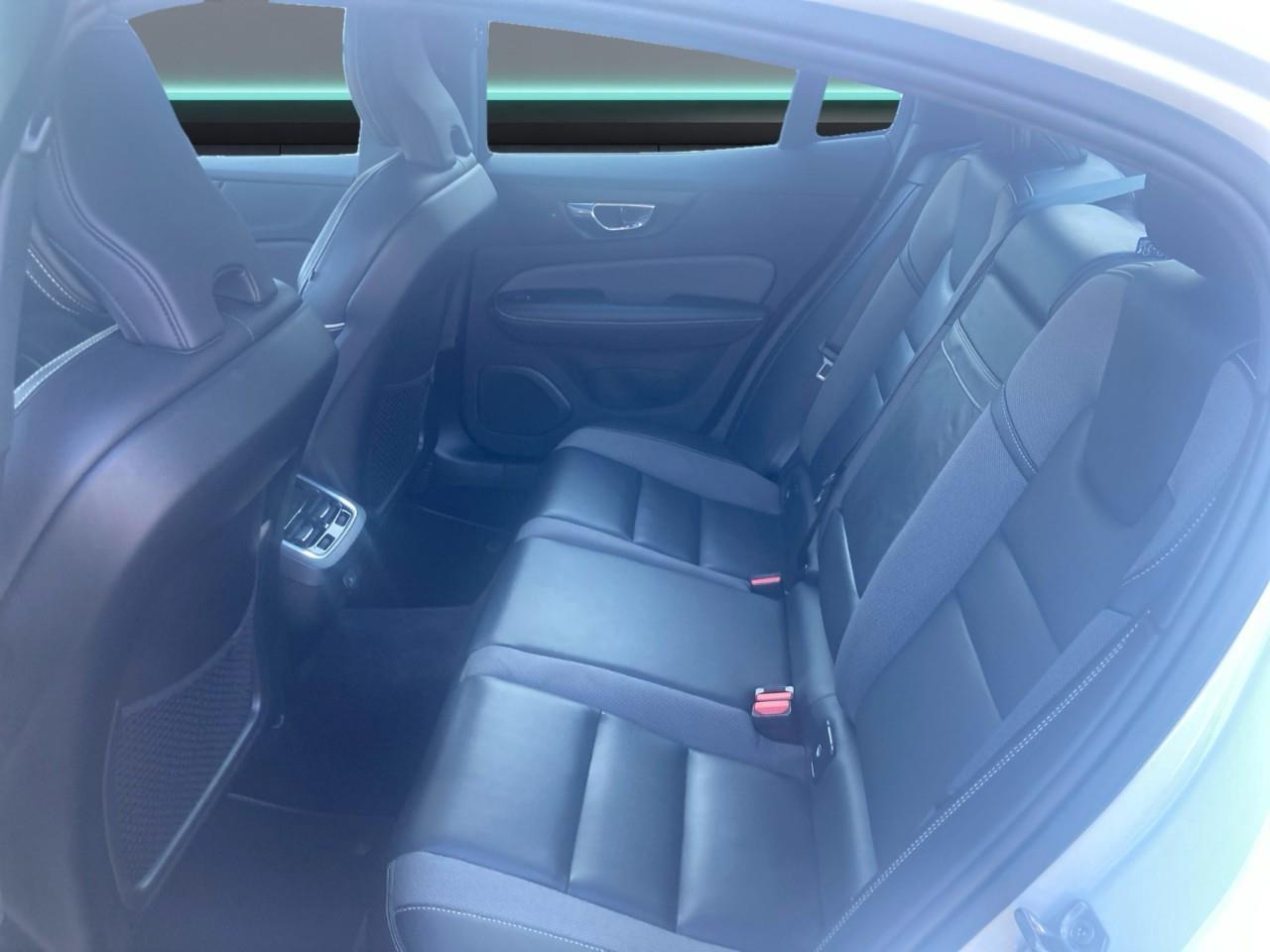 2022 Volvo S60 B5 R-Design Photo