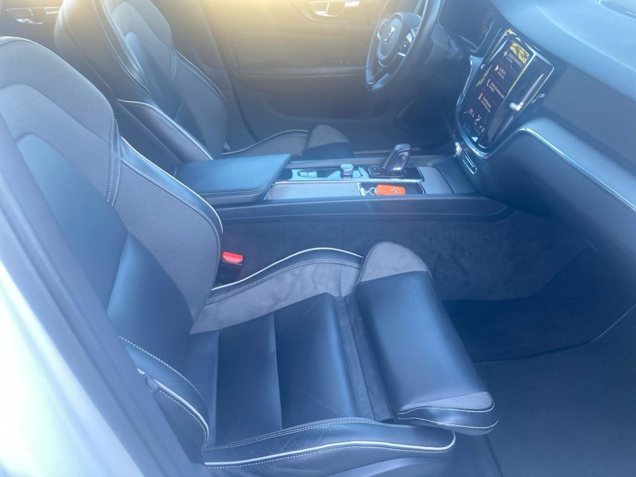 2022 Volvo S60 B5 R-Design Photo