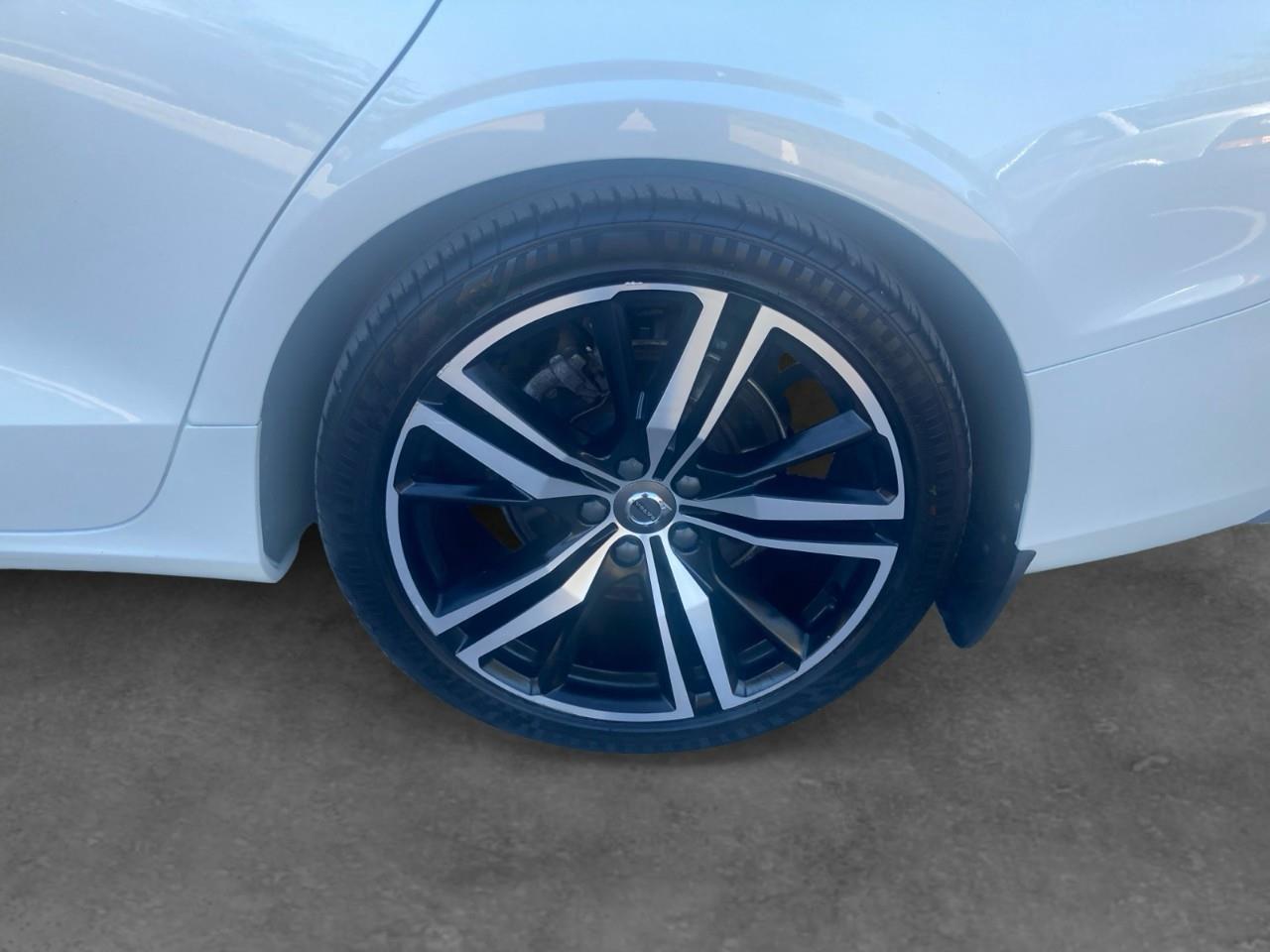 2022 Volvo S60 B5 R-Design Photo