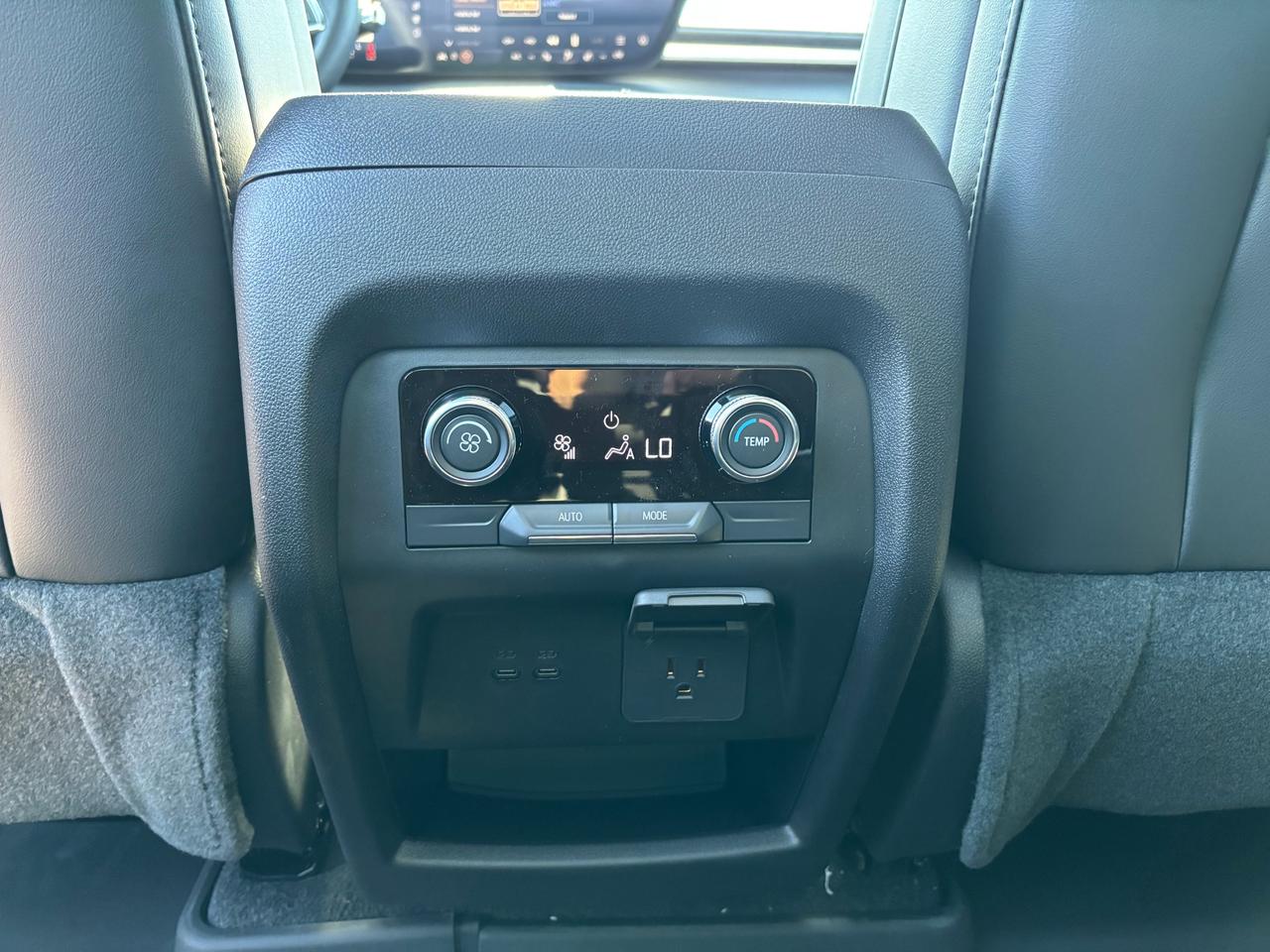 2026 Buick Enclave Sport Touring 2026 Buick Enclave ST Photo