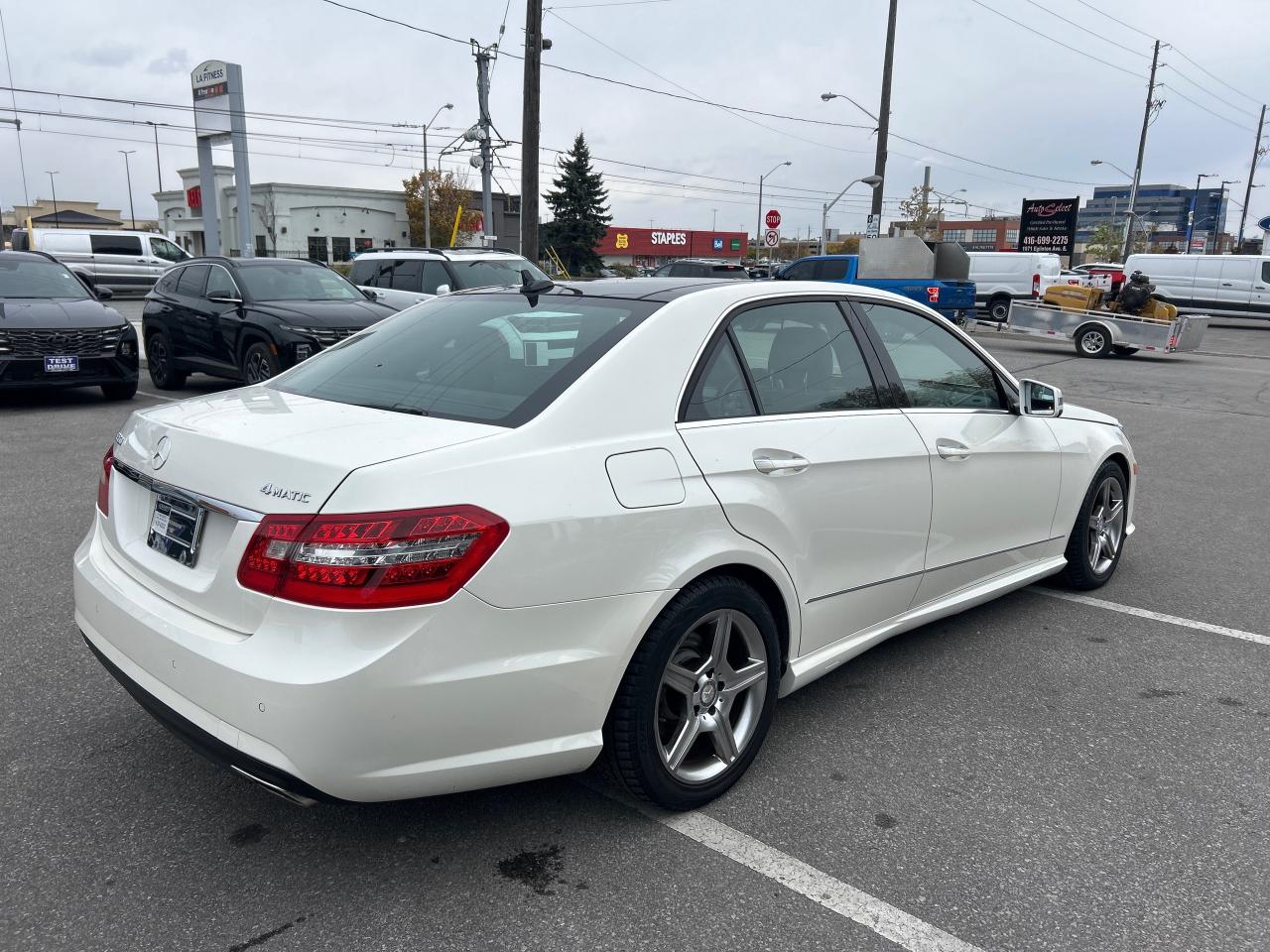 2011 Mercedes-Benz E-Class  Photo4