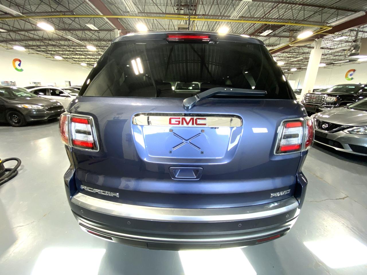 2014 GMC Acadia AWD SLE2- 7 PASS- CLEAN CARFAX Photo3