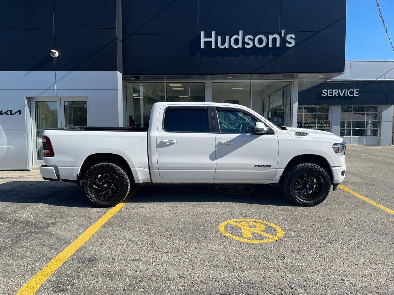 2024 RAM 1500 Sport One Owner | Night Edition | Leather | Navigation | 20" Fuel Rims Photo3