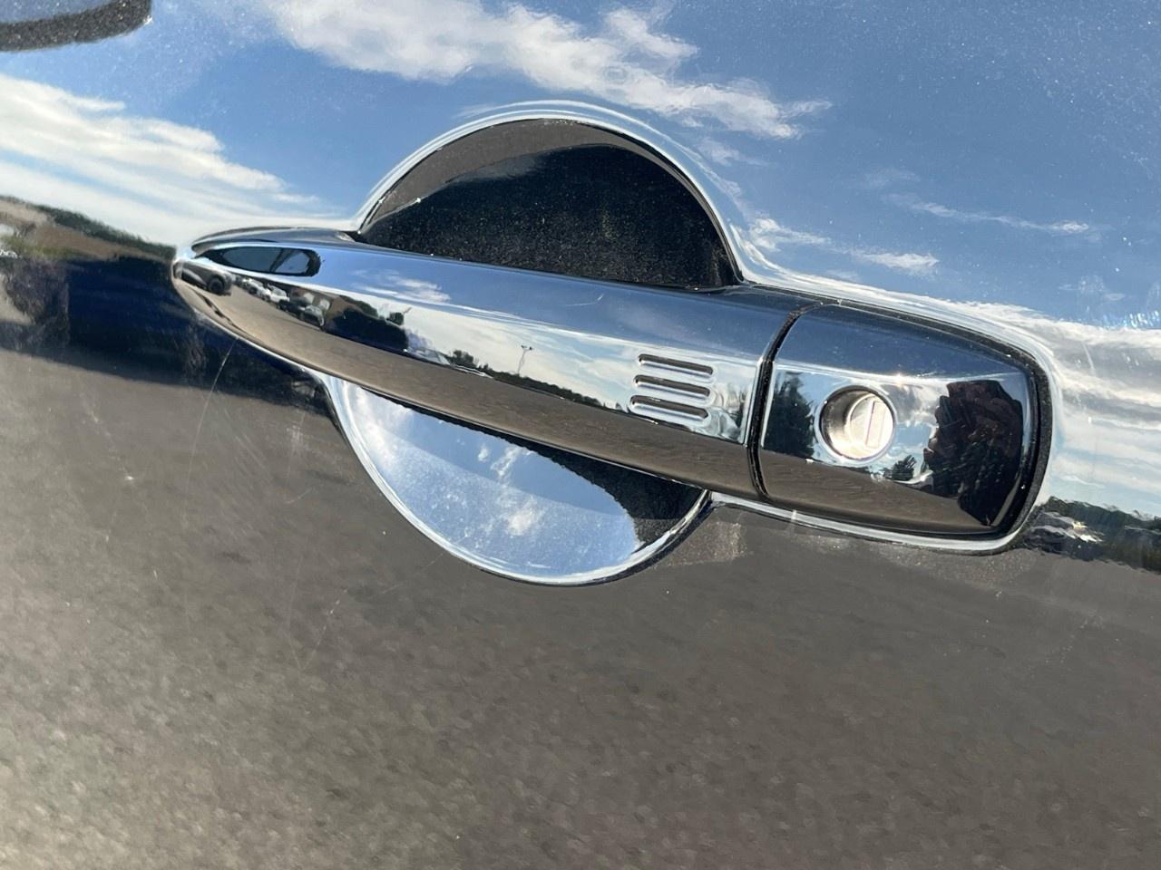 2024 Nissan Pathfinder Platinum 4WD Photo3