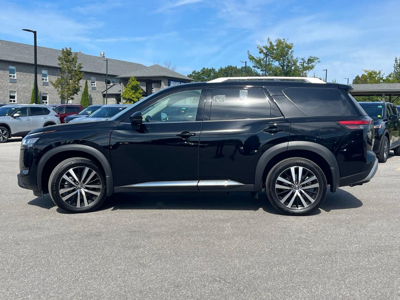 2024 Nissan Pathfinder Platinum 4WD Photo4