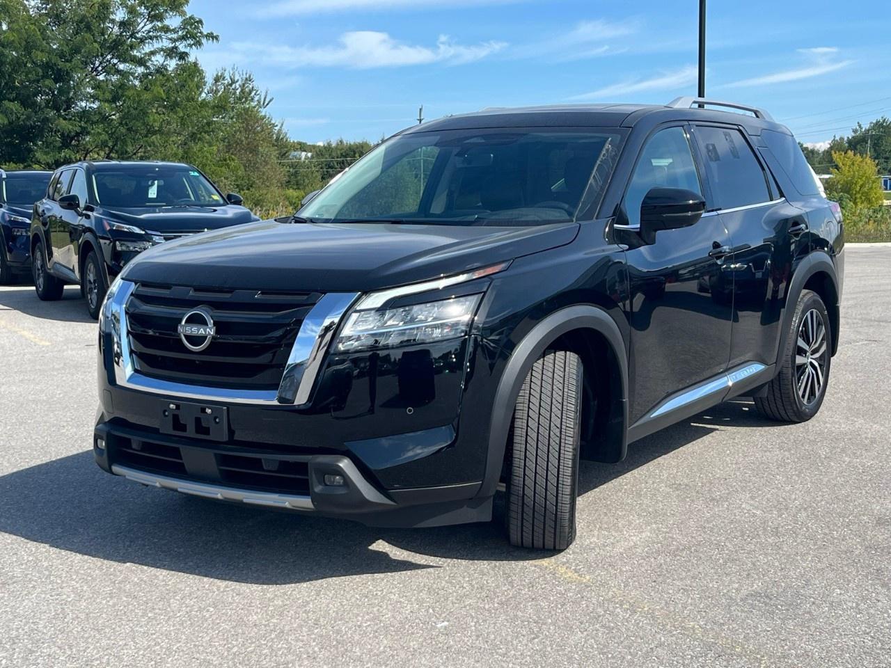 2024 Nissan Pathfinder Platinum 4WD Photo2