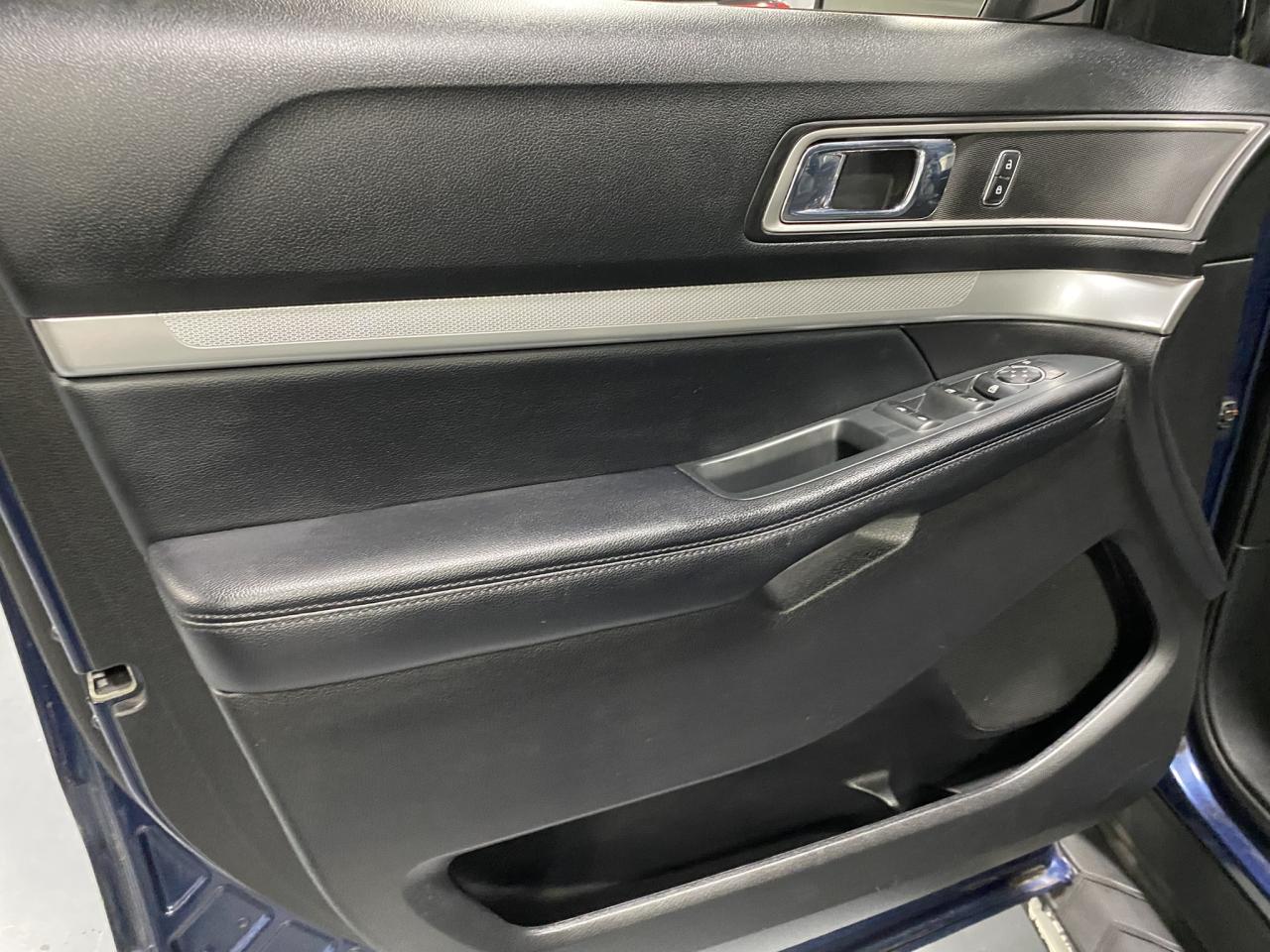 2017 Ford Explorer XLT - Photo #11