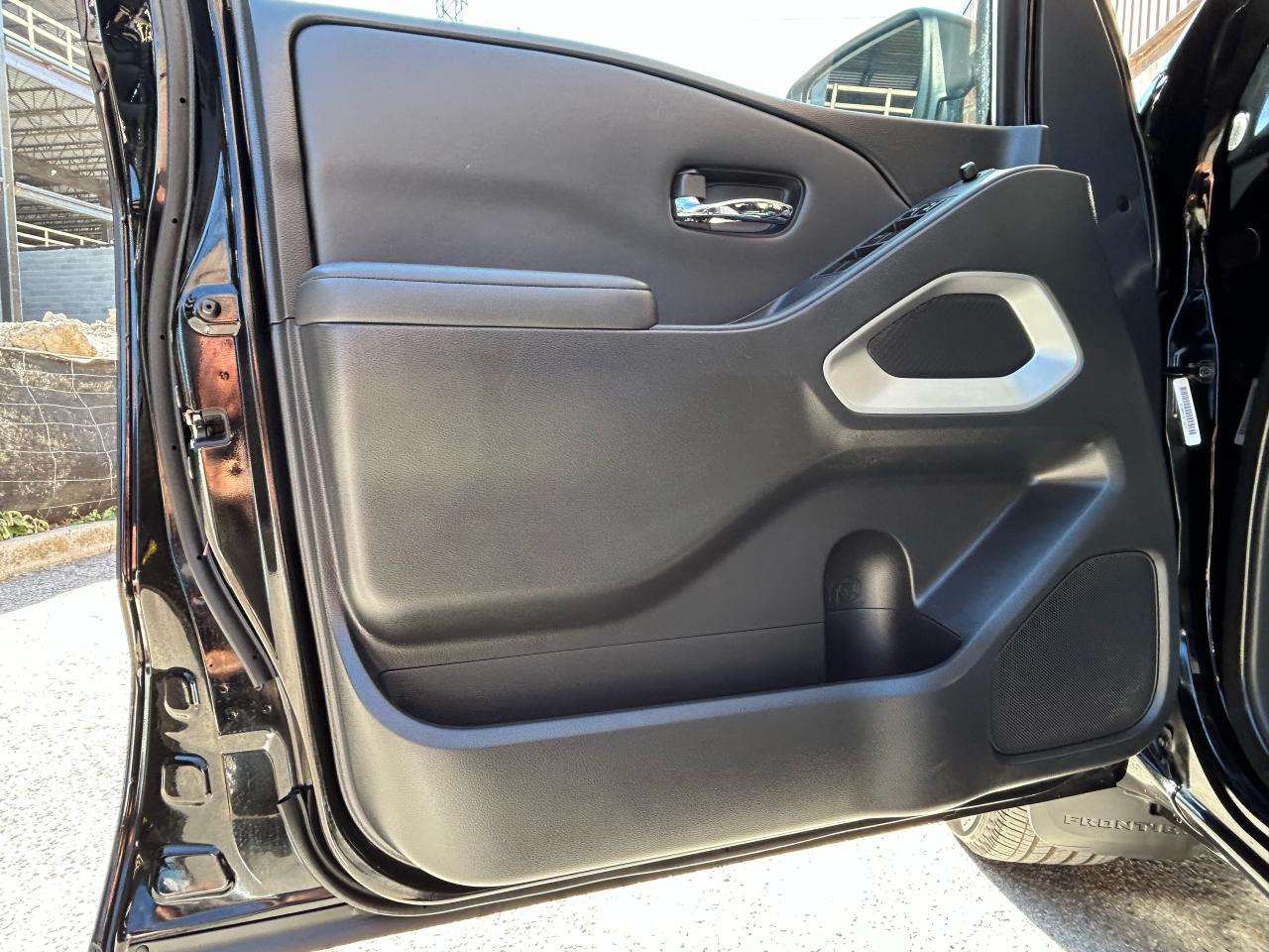 2022 Nissan Frontier SV - Photo #10