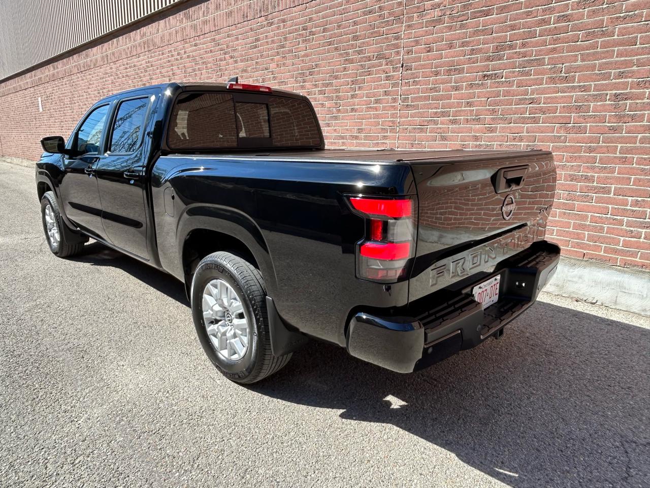 2022 Nissan Frontier SV - Photo #3