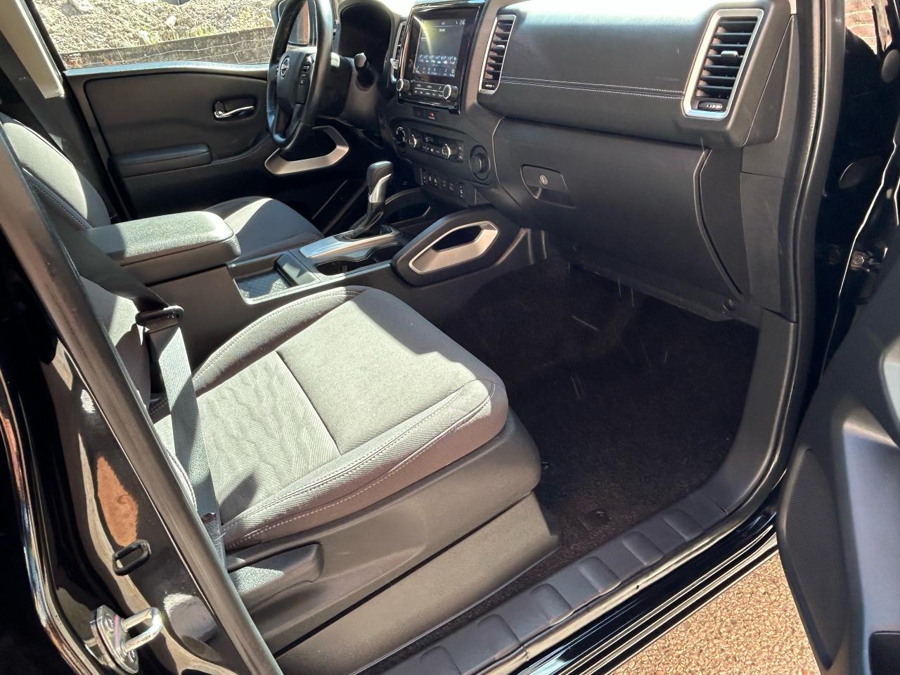 2022 Nissan Frontier SV - Photo #12