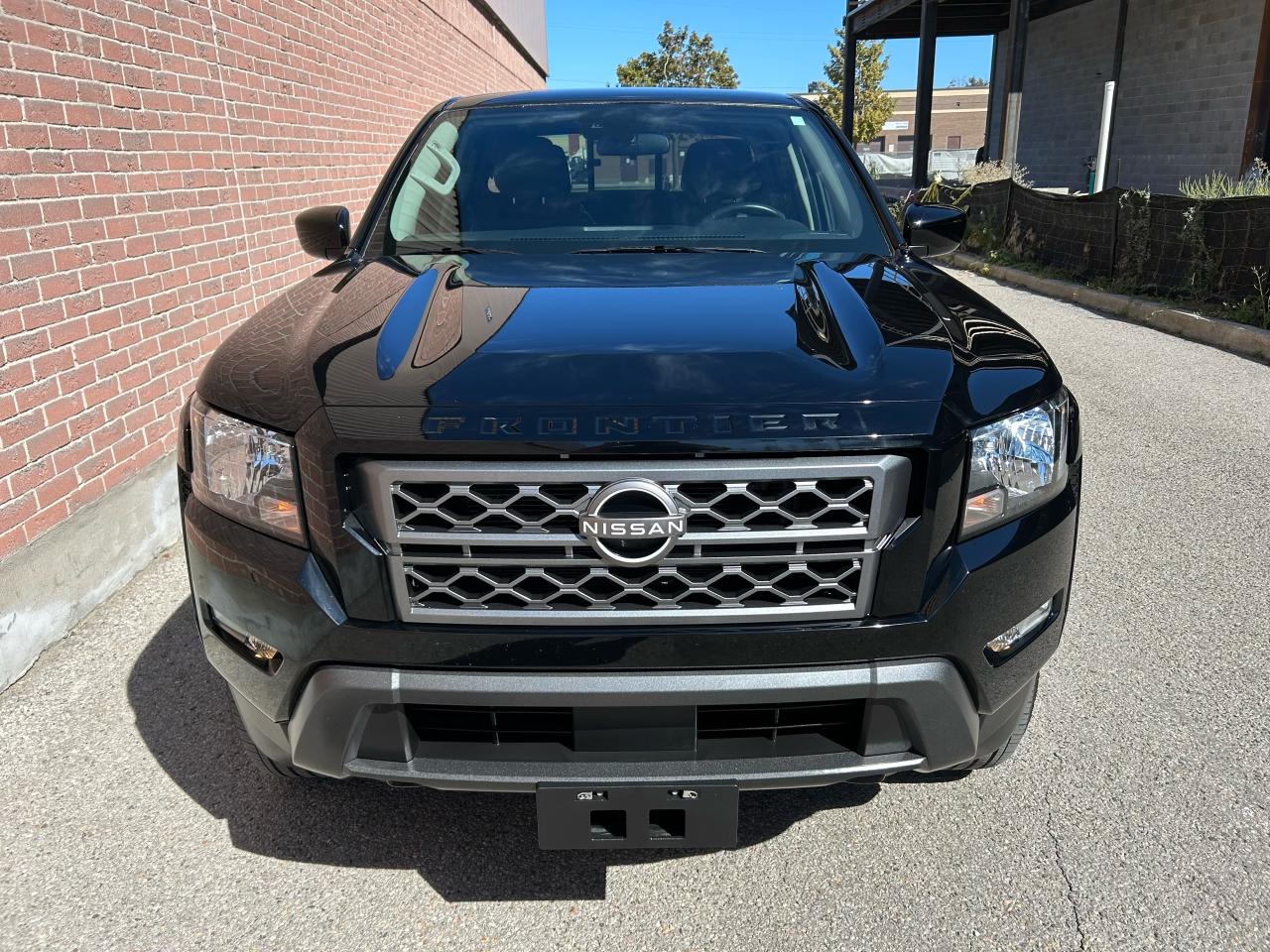 2022 Nissan Frontier SV - Photo #2