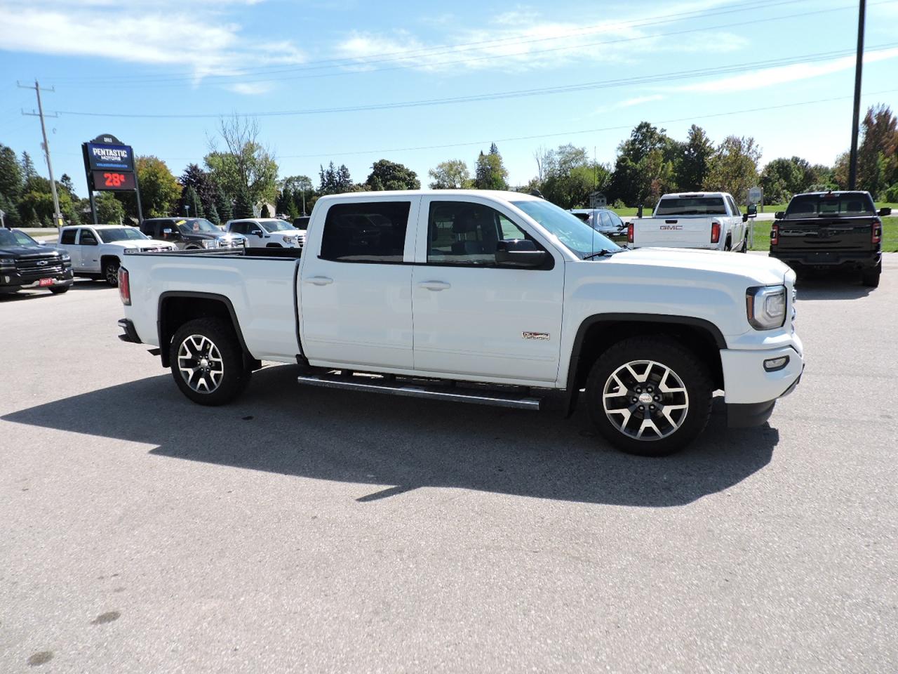 2017 GMC Sierra 1500 SLT 5.3L 4X4 Leather 6 1/2-Foot Box Only 116000 KM Photo2