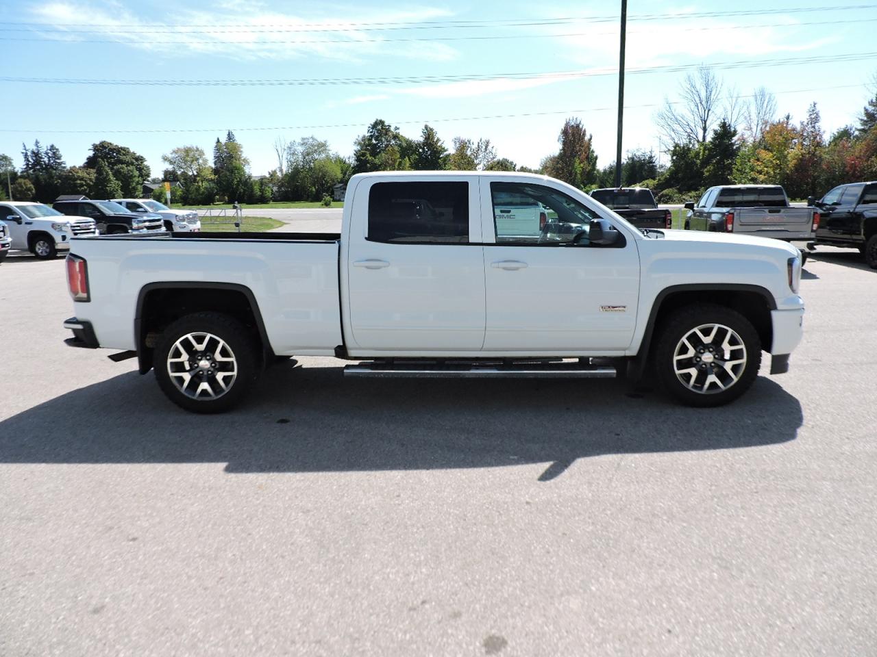 2017 GMC Sierra 1500 SLT 5.3L 4X4 Leather 6 1/2-Foot Box Only 116000 KM Photo3