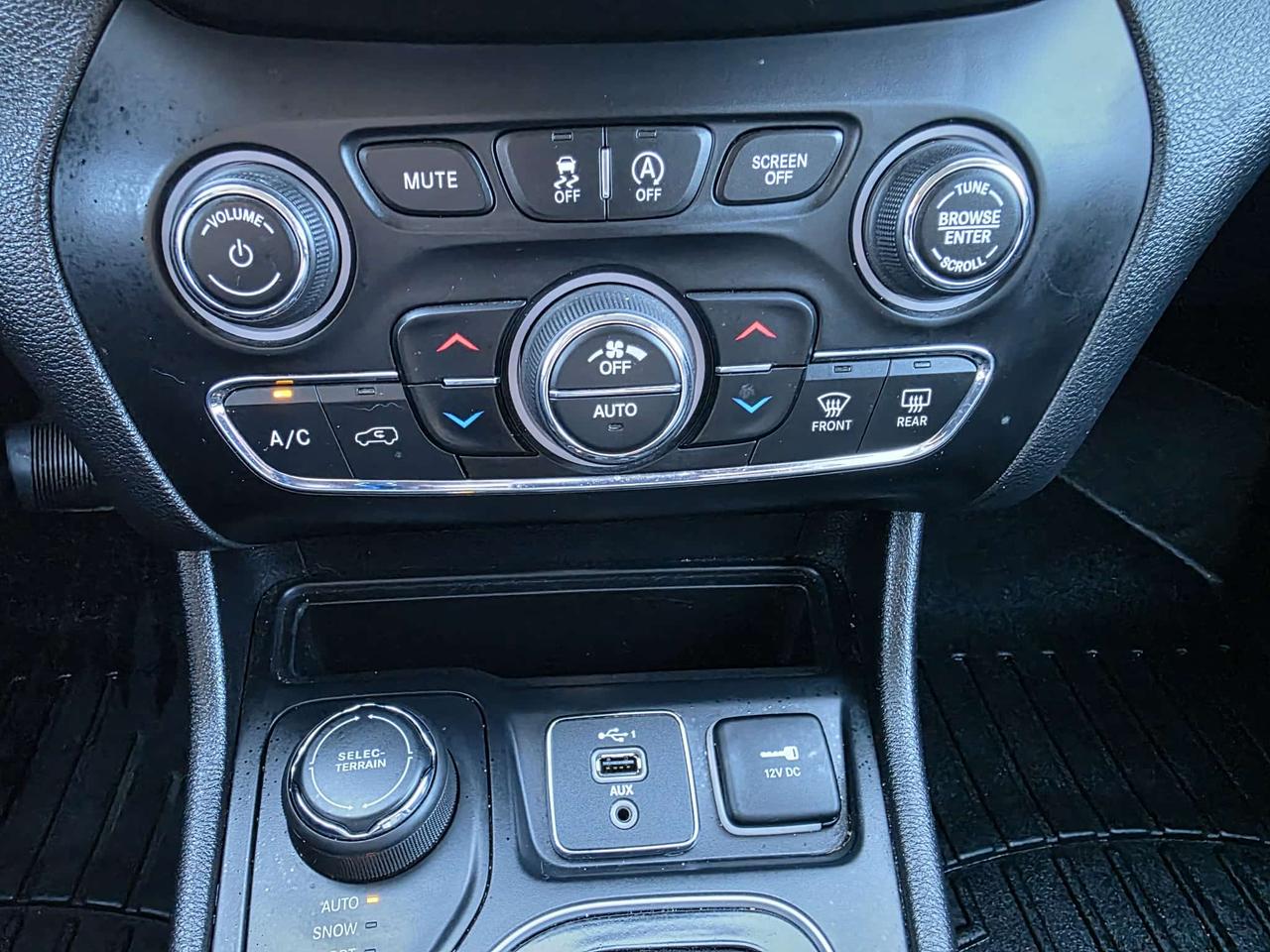 2019 Jeep Cherokee Limited 4X4 Photo