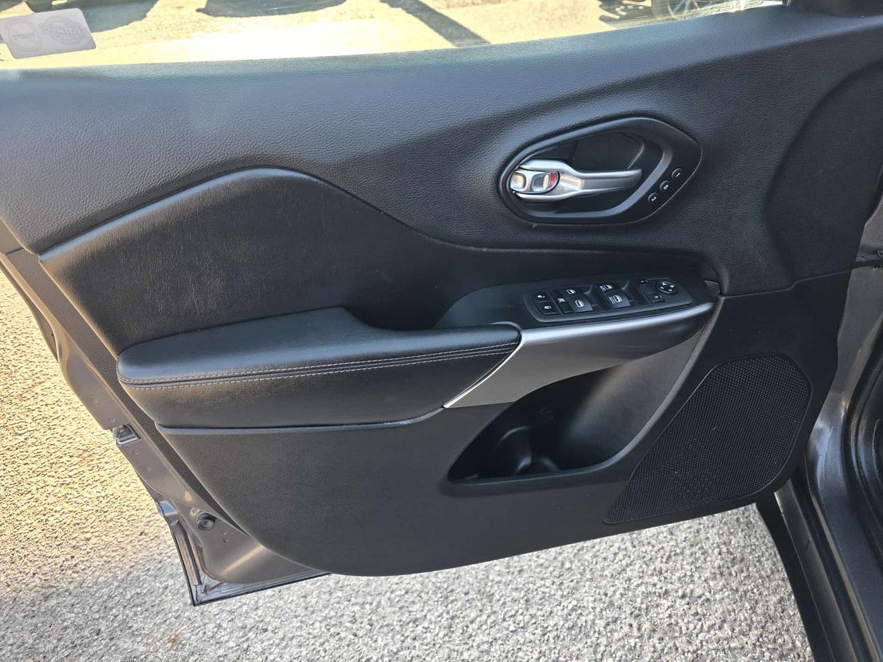 2019 Jeep Cherokee Limited 4X4 Photo