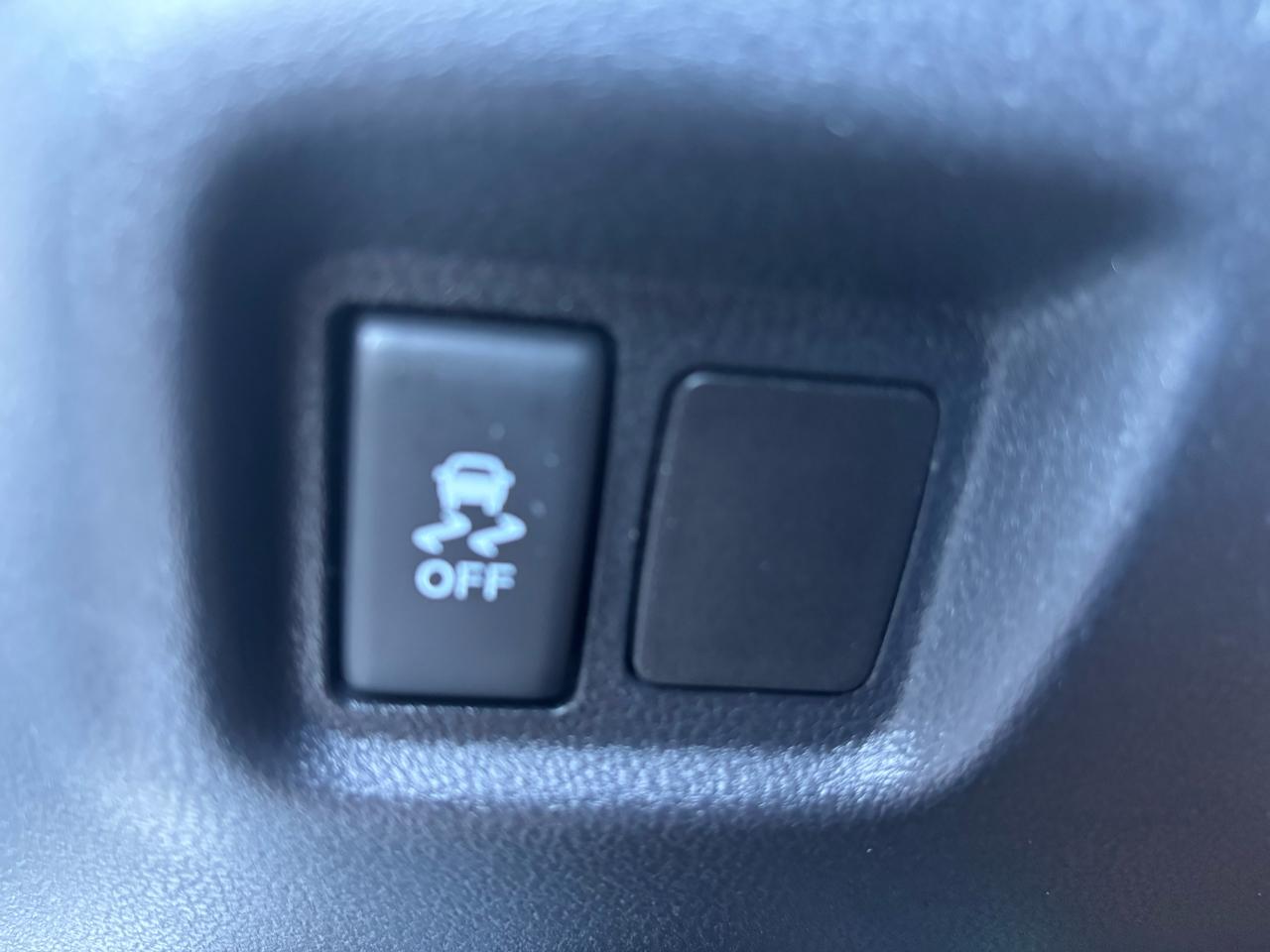 2019 Nissan Micra SR, Auto, Air, Back-Up-Camera, Alloy Wheels - Photo #12