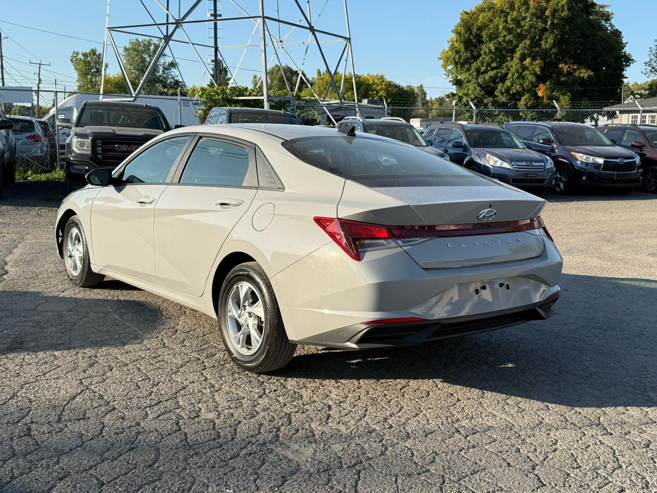 2022 Hyundai Elantra Essential- REBUIULT TITLE Photo2