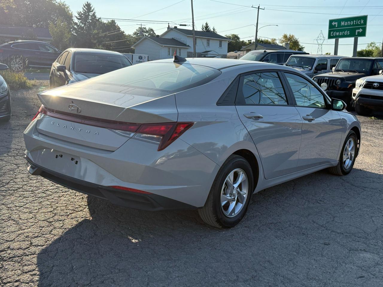 2022 Hyundai Elantra Essential - Photo #5