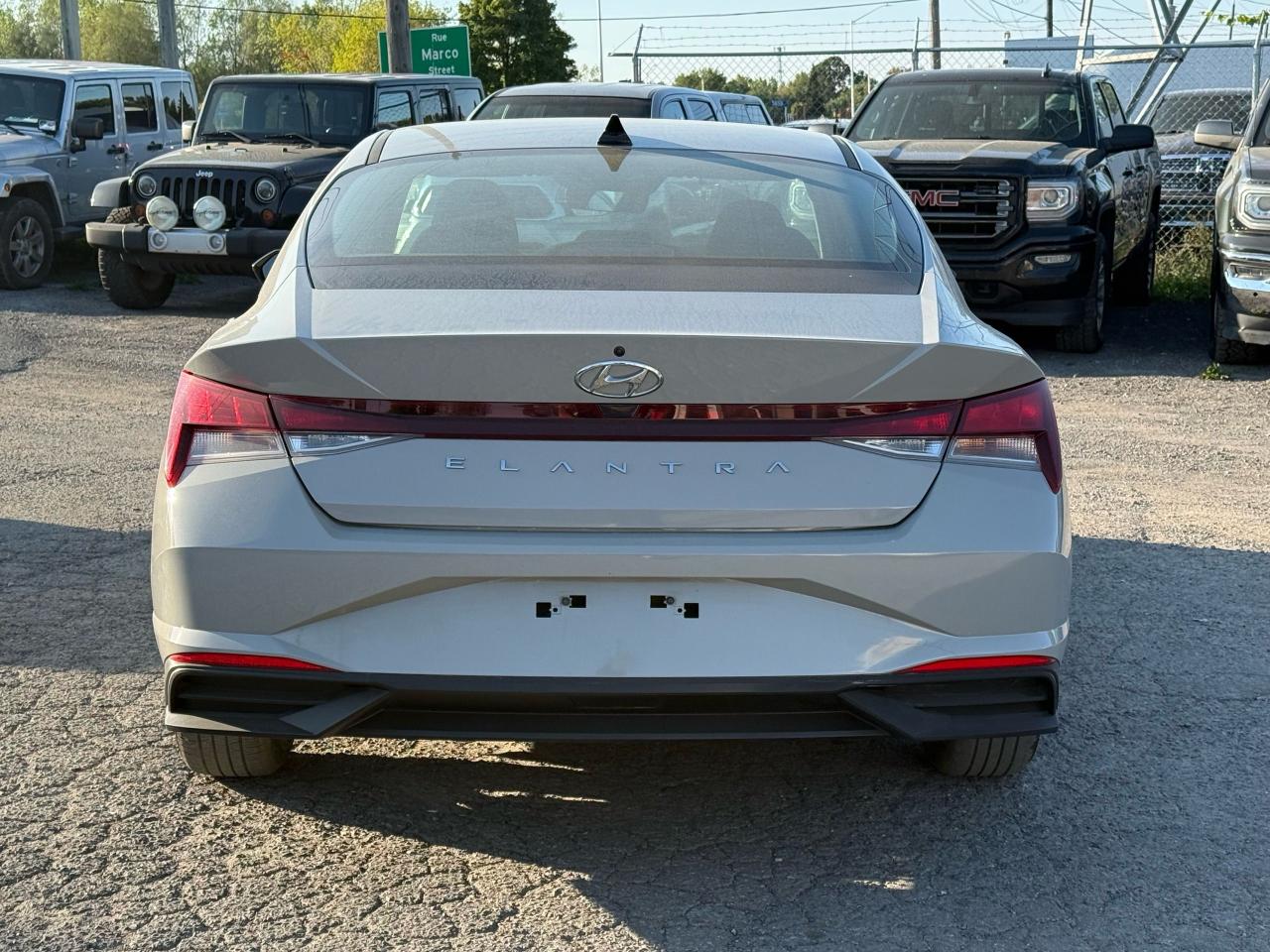 2022 Hyundai Elantra Essential- REBUIULT TITLE Photo3