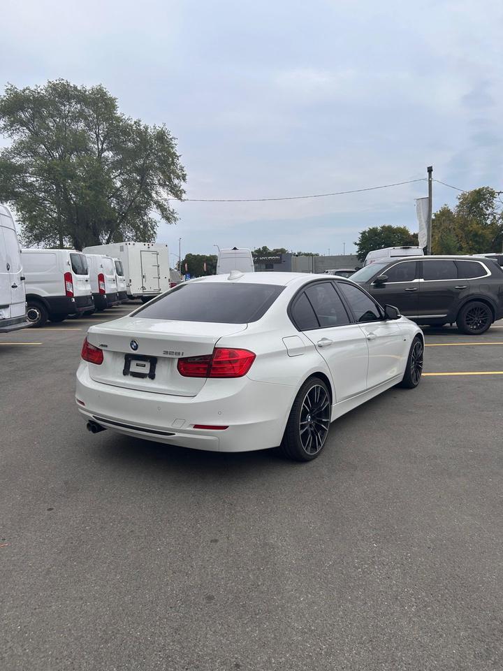 2013 BMW 3 Series 328i xDrive - Photo #4
