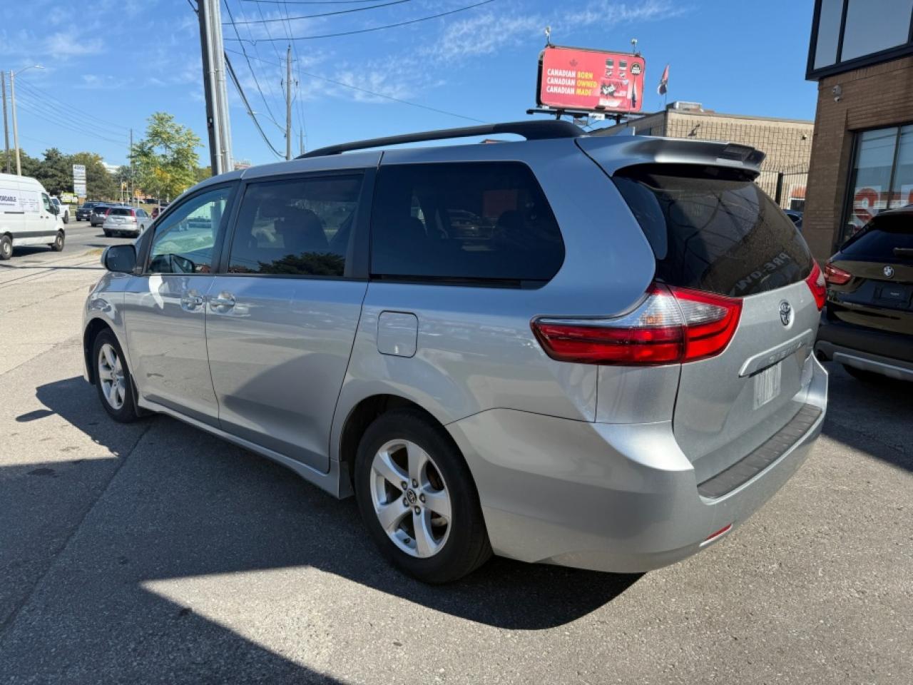 2020 Toyota Sienna LE/ 8-PASSENGER/ REAR CAMERA/ V6 - Photo #5