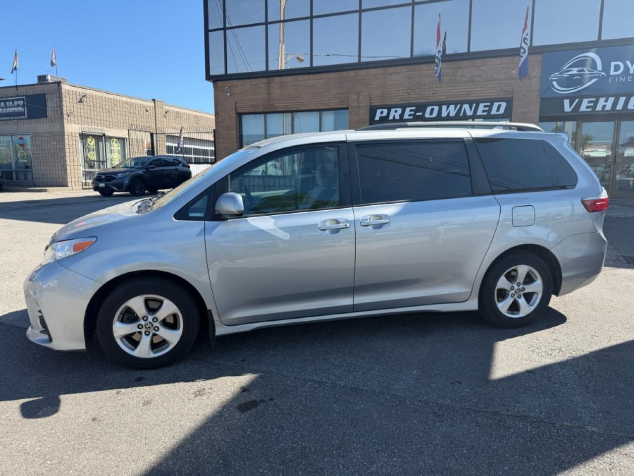 2020 Toyota Sienna LE/ 8-PASSENGER/ REAR CAMERA/ V6 - Photo #4
