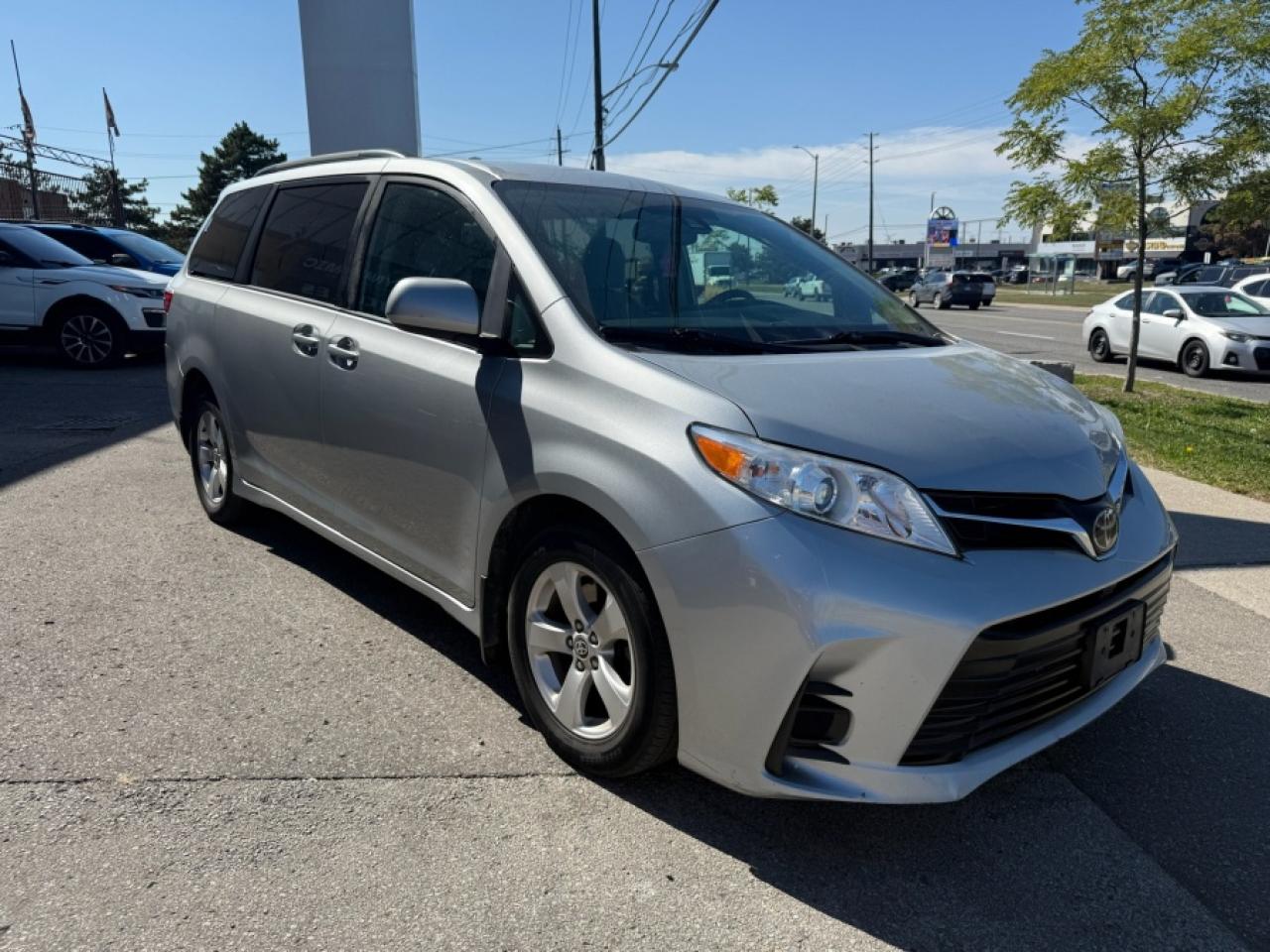 2020 Toyota Sienna LE/ 8-PASSENGER/ REAR CAMERA/ V6 - Photo #6