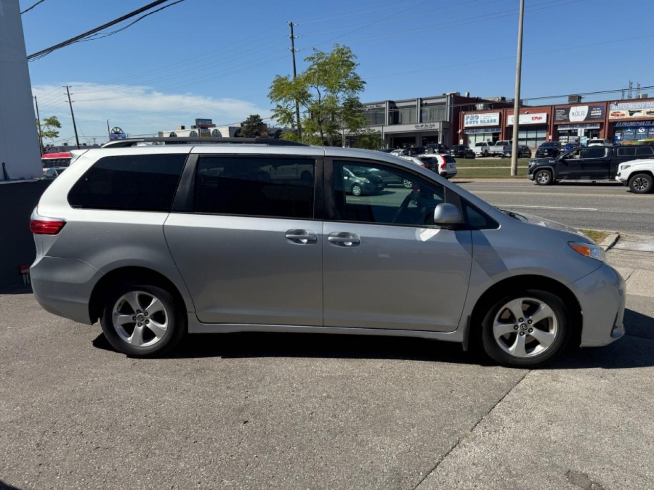2020 Toyota Sienna LE/ 8-PASSENGER/ REAR CAMERA/ V6 - Photo #8