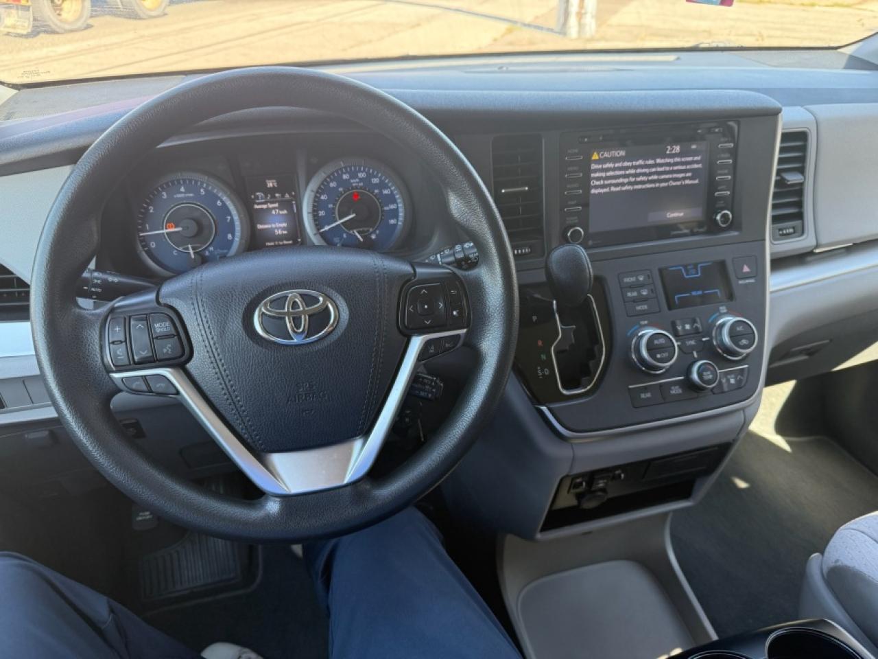 2020 Toyota Sienna LE/ 8-PASSENGER/ REAR CAMERA/ V6 - Photo #13