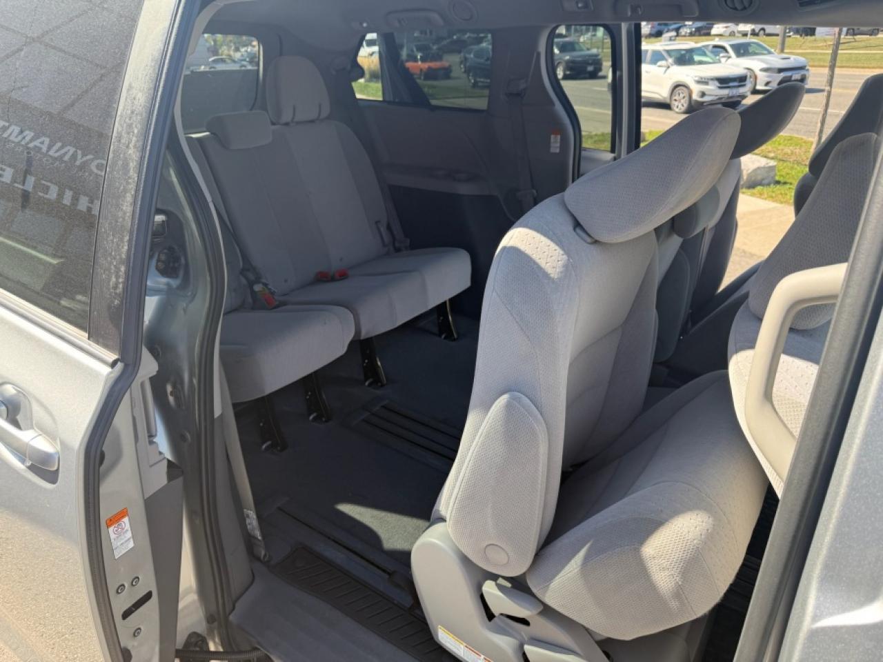 2020 Toyota Sienna LE/ 8-PASSENGER/ REAR CAMERA/ V6 - Photo #15