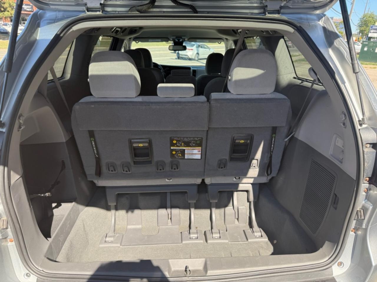 2020 Toyota Sienna LE/ 8-PASSENGER/ REAR CAMERA/ V6 - Photo #17