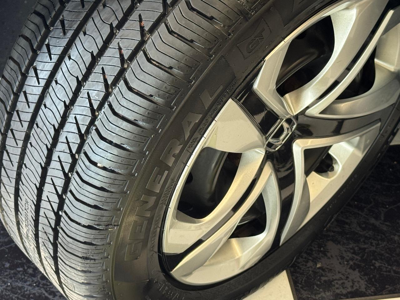 2018 Honda Civic LX+New Tires+ApplePlay+Camera+CLEAN CARFAX Photo