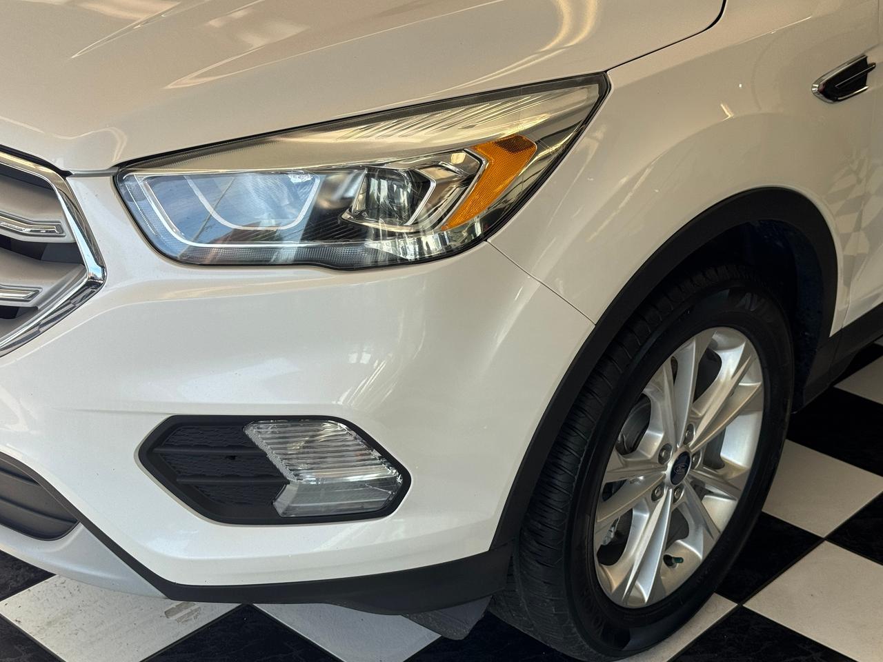 2018 Ford Escape SEL 4WD+Leather+Roof+ApplePlay+GPS+CLEAN CARFAX Photo