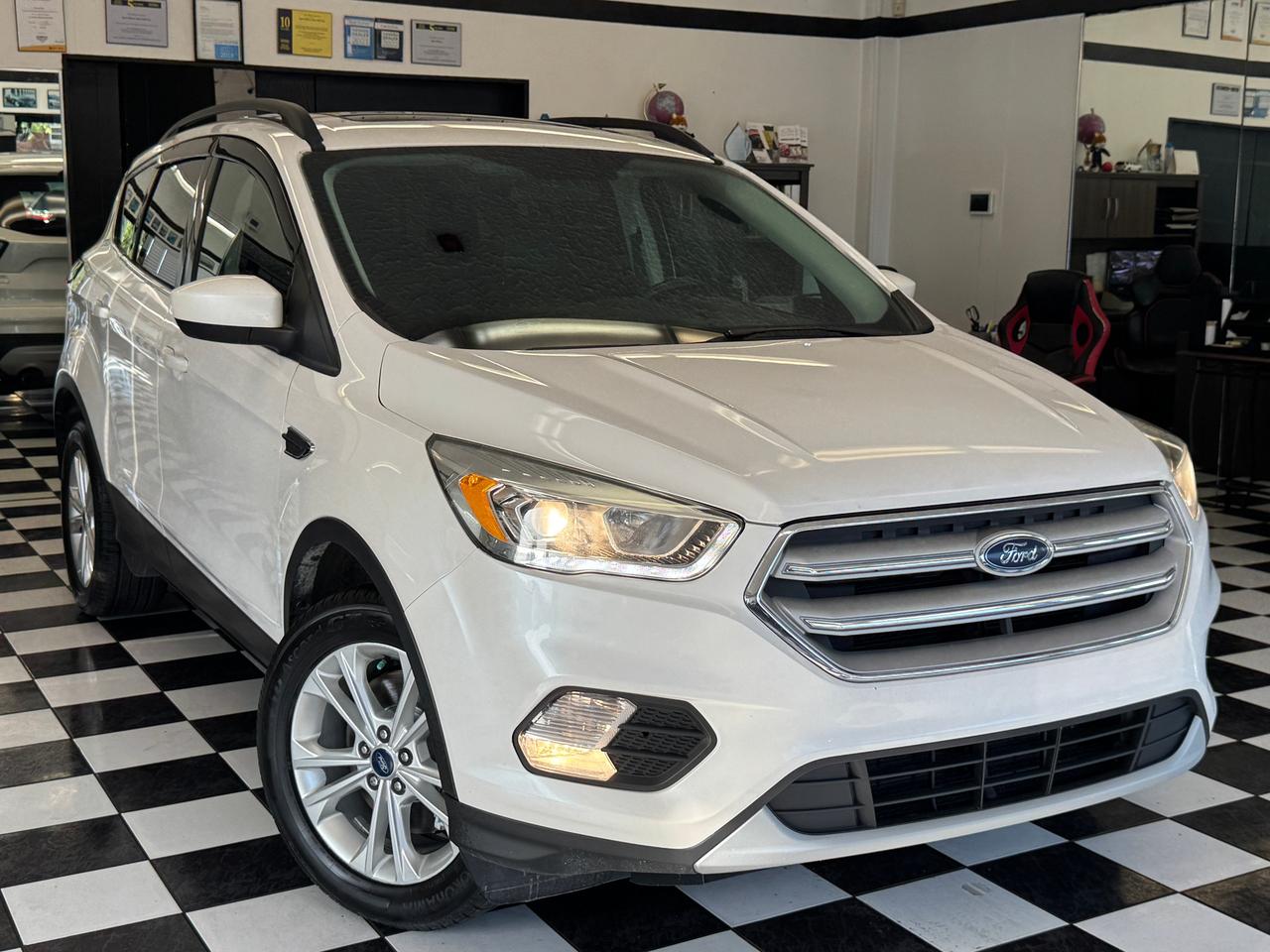 2018 Ford Escape SEL 4WD+Leather+Roof+ApplePlay+GPS+CLEAN CARFAX Photo