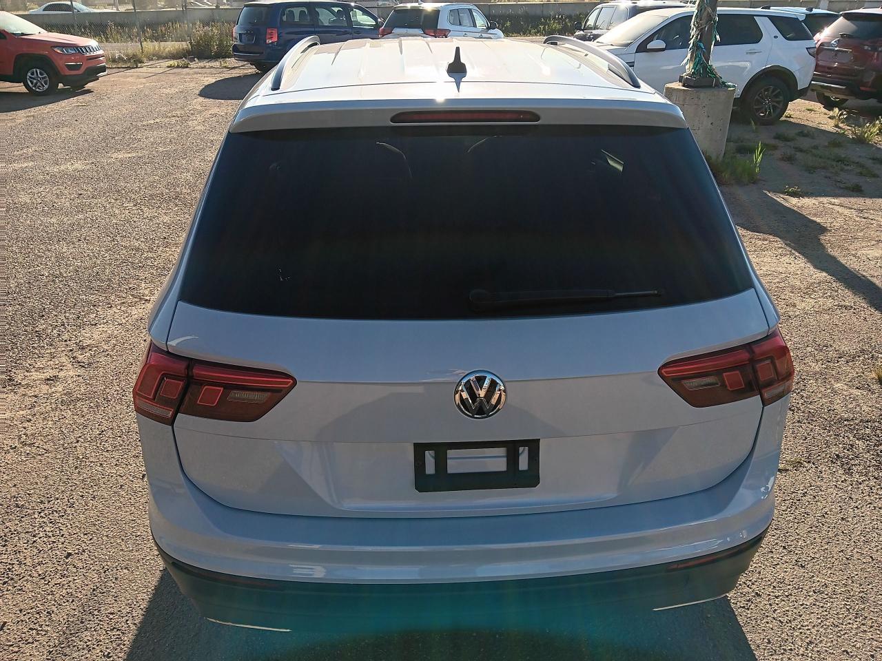 2018 Volkswagen Tiguan Trendline, AWD, Heated Seats, BU Cam - Photo #6