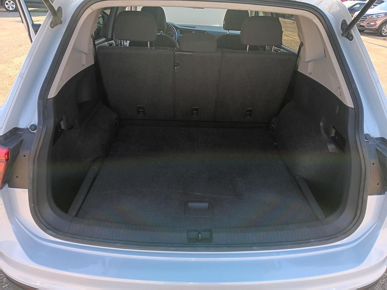 2018 Volkswagen Tiguan Trendline, AWD, Heated Seats, BU Cam - Photo #7