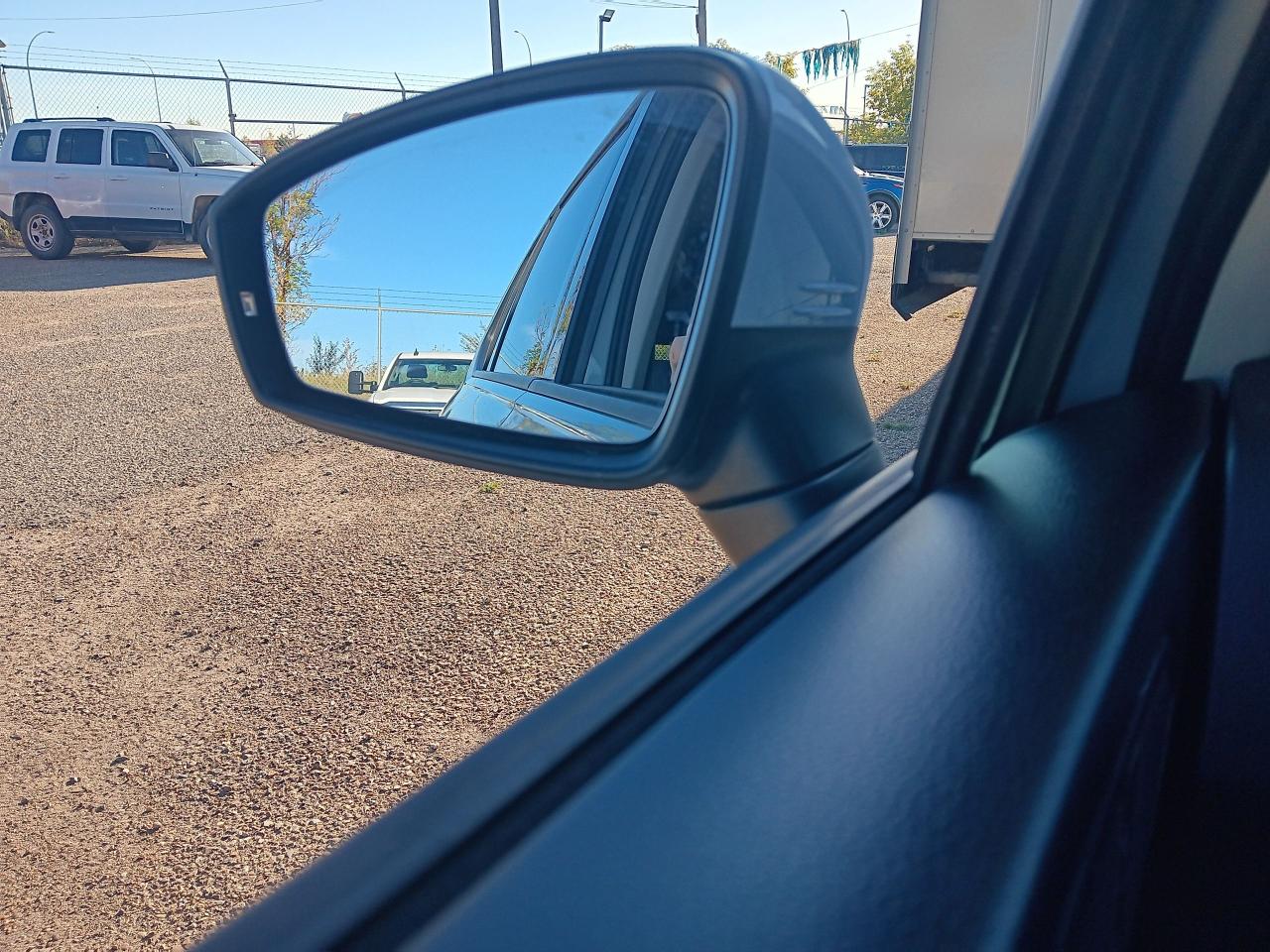 2018 Volkswagen Tiguan Trendline, AWD, Heated Seats, BU Cam - Photo #8