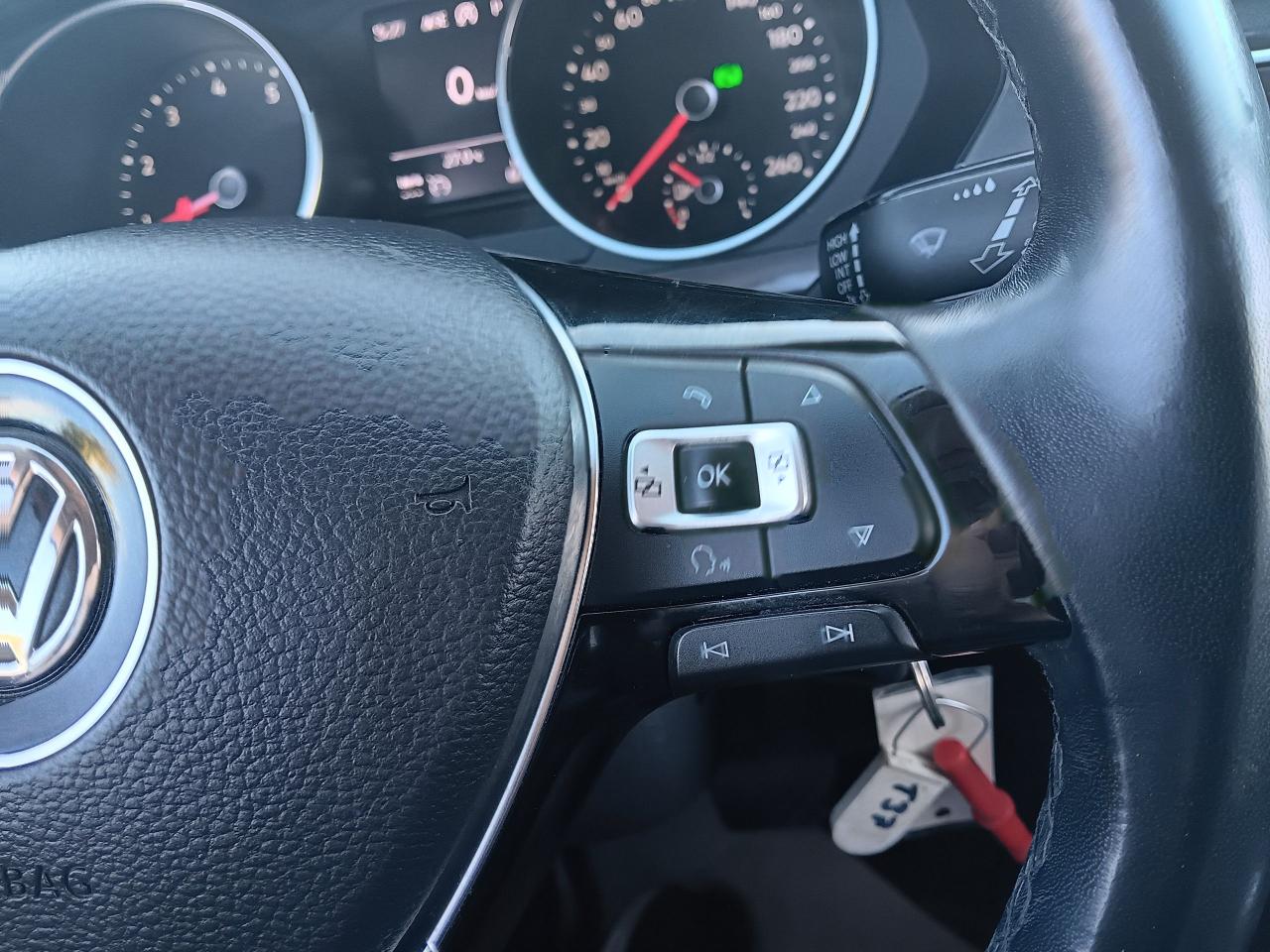 2018 Volkswagen Tiguan Trendline, AWD, Heated Seats, BU Cam - Photo #14