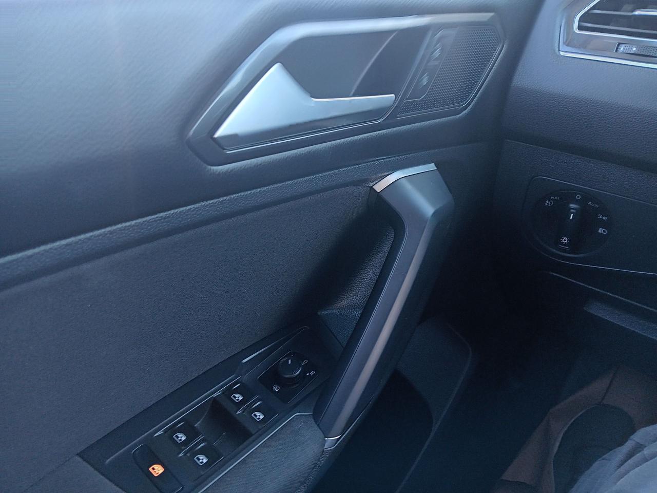 2018 Volkswagen Tiguan Trendline, AWD, Heated Seats, BU Cam - Photo #21