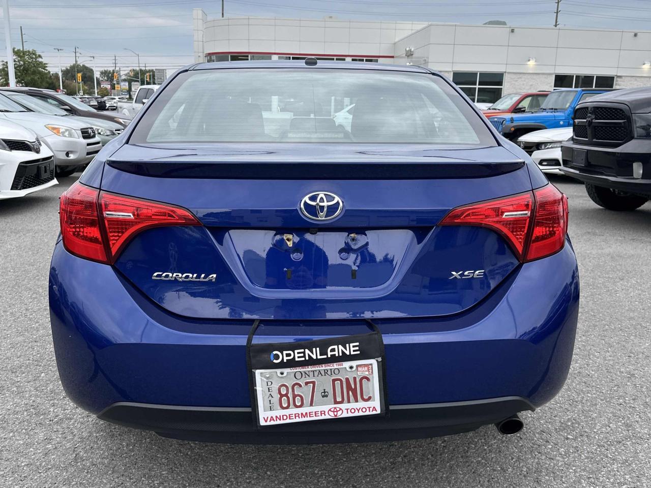 2017 Toyota Corolla XSE Photo4