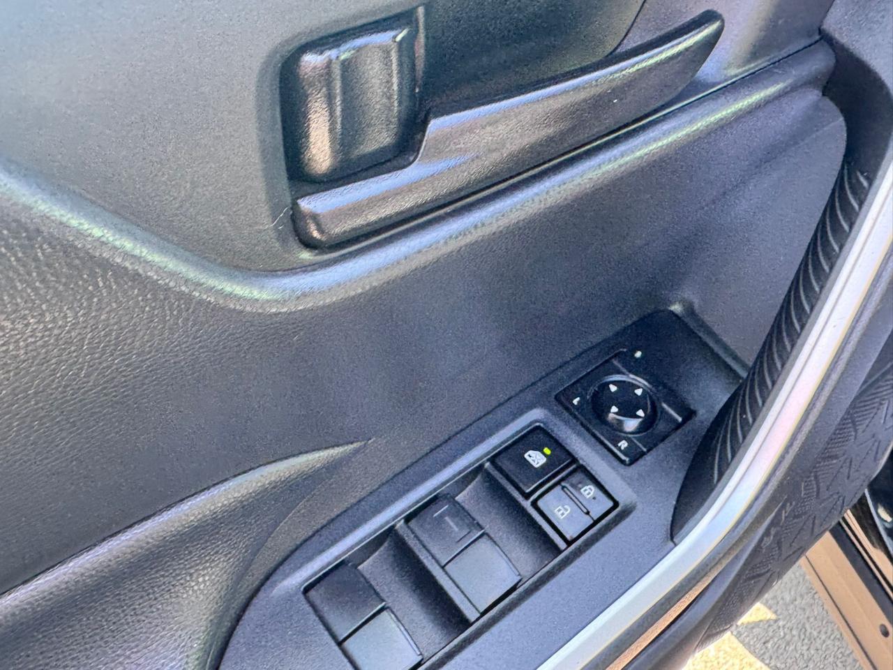 2021 Toyota RAV4 LE - Photo #13
